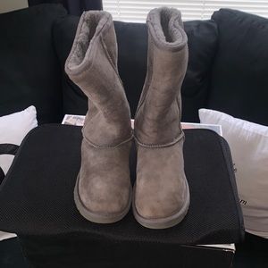 Authentic Ugg boots classic gray sz 5